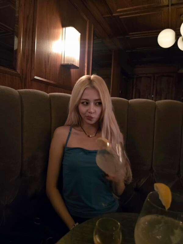 Huh Yunjin nude photo 12
