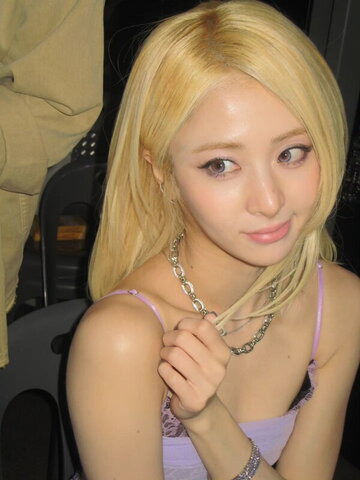 Huh Yunjin Sexy (9 photos)