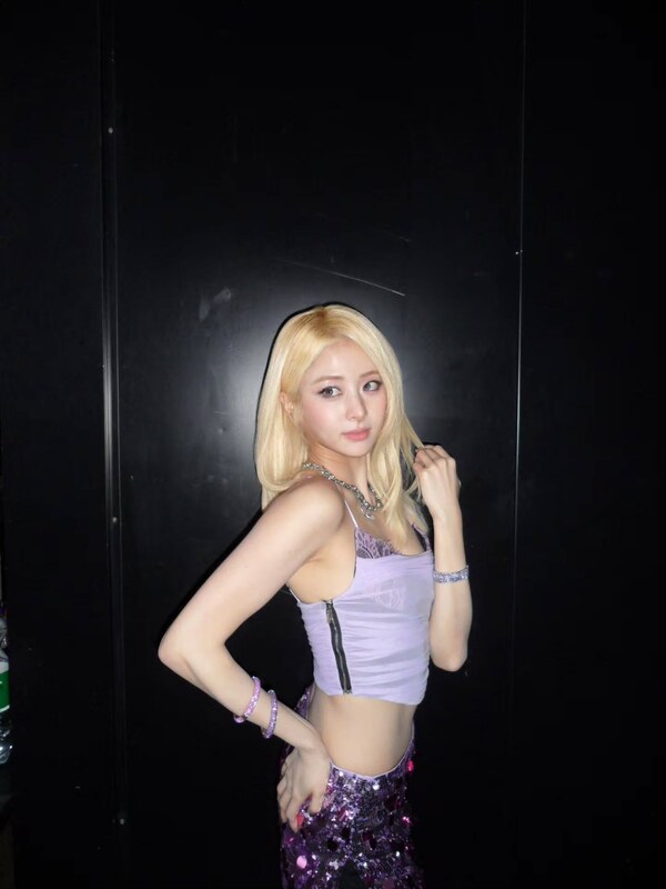 Huh Yunjin nude photo 7