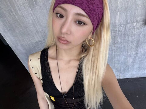 Huh Yunjin nude photo 33