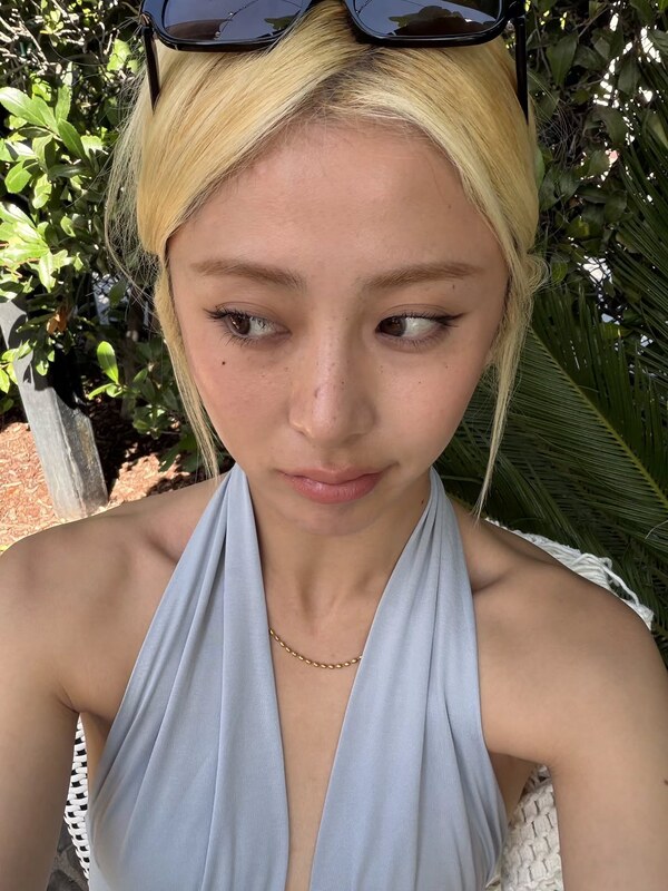 Huh Yunjin nude photo 17