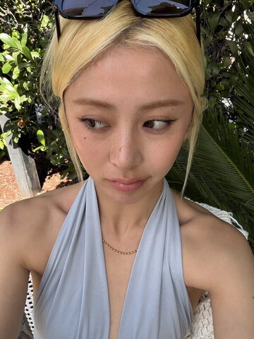 Huh Yunjin nude photo 4