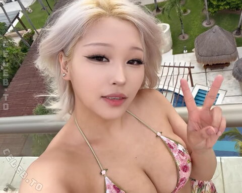 Hyoon nude photo 3