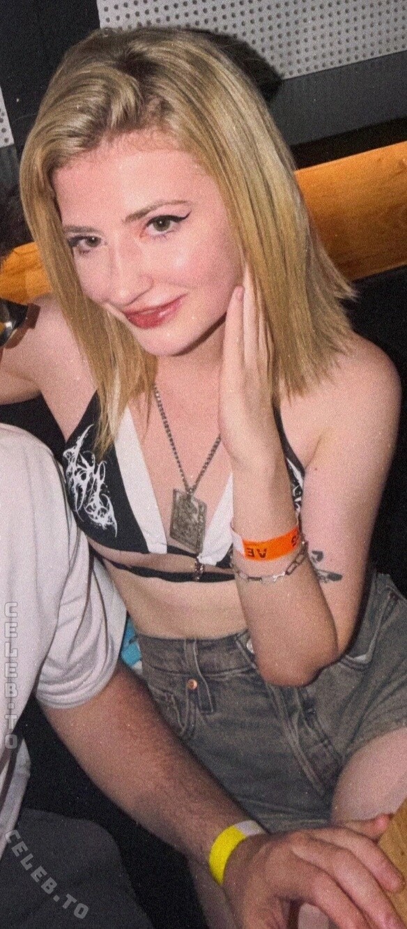 Hysta nude photo 3