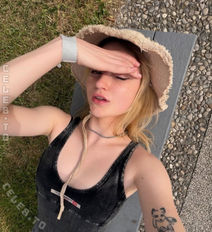 Hysta nude photo 4