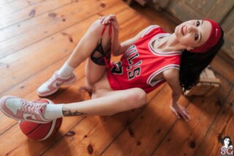 iambellahex nude photo 16