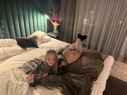 iamkinkyamy nude photo 3