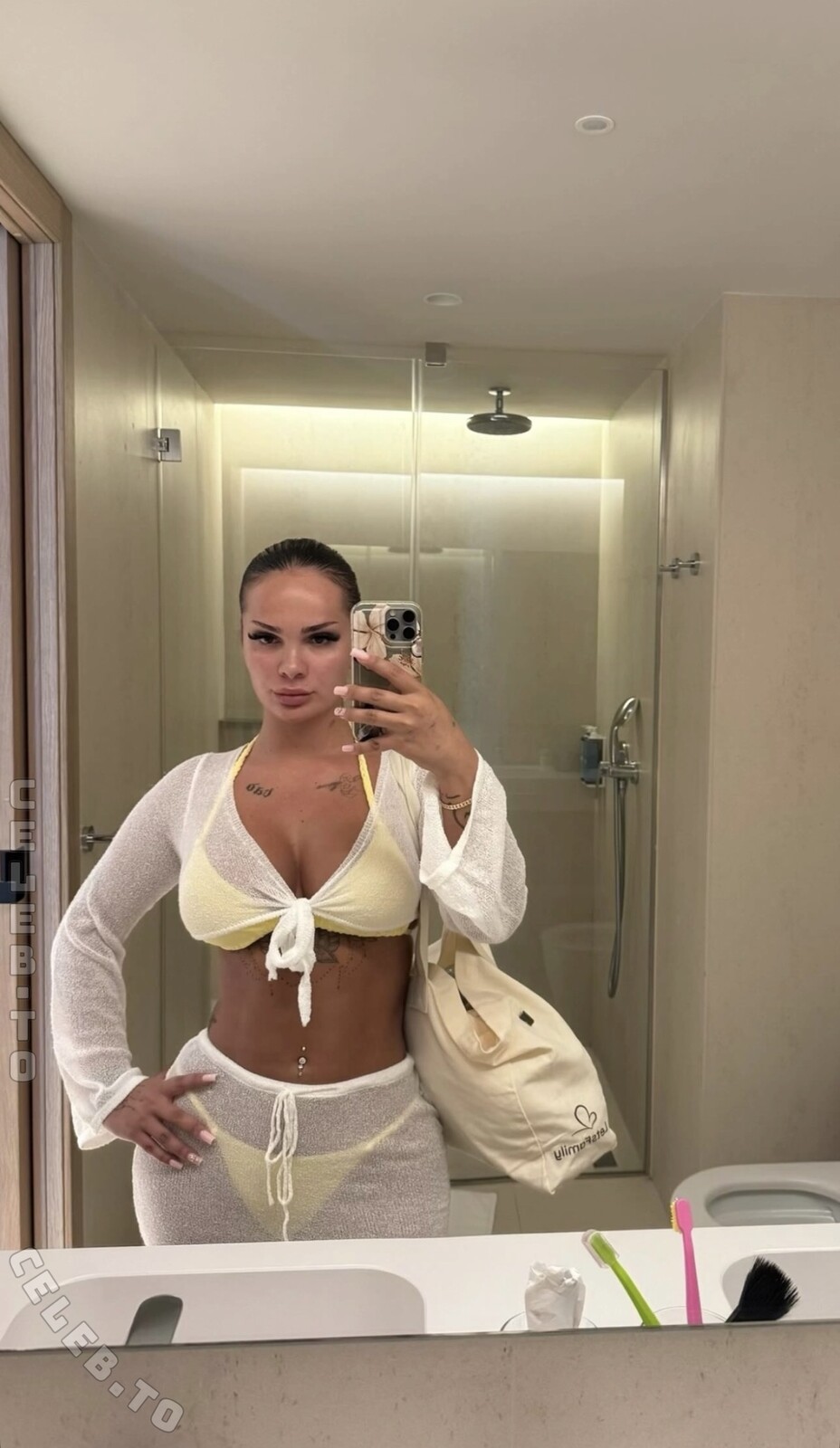Iamsaraly nude photo 5