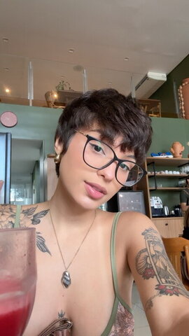 Iasmin Melo Fresh (2 photos)