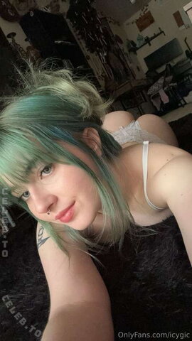 icygic nude photo 1