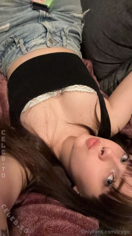 icygic nude photo 3