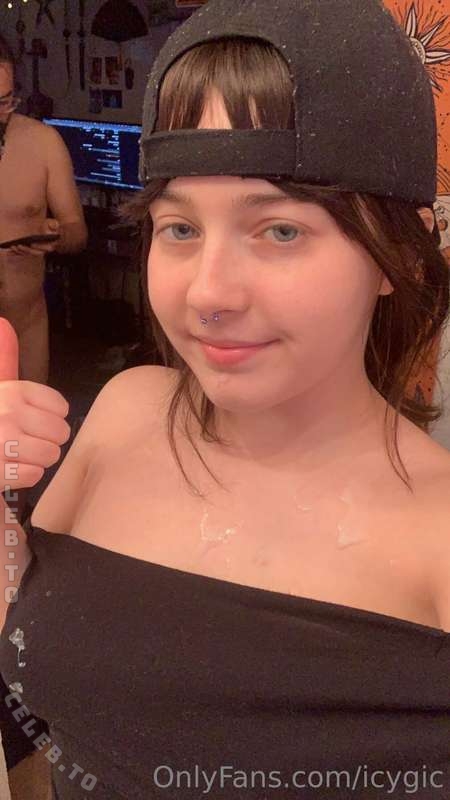 icygic nude photo 4