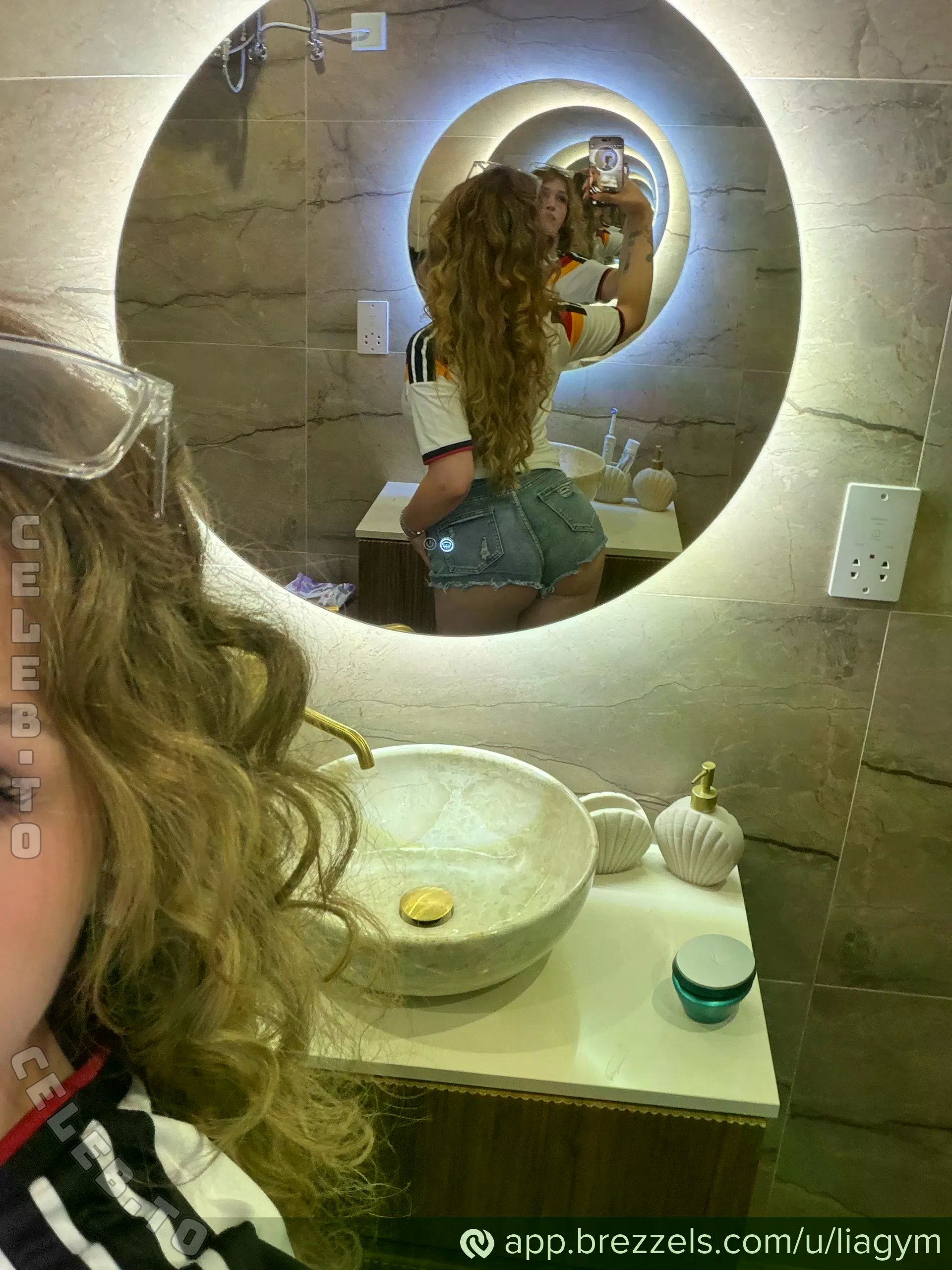 Iiaxgym nude photo 7