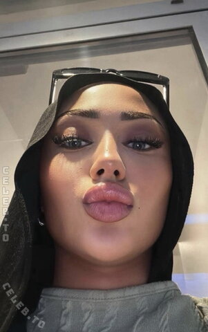 iiso.abyy nude photo 14