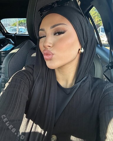 iiso.abyy nude photo 25