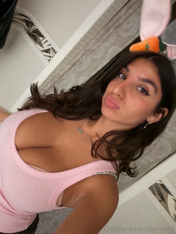 Ika Dauria nude photo 10