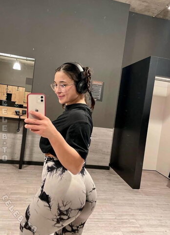 Ilaais nude photo 19