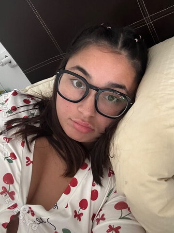 Ilaais nude photo 15