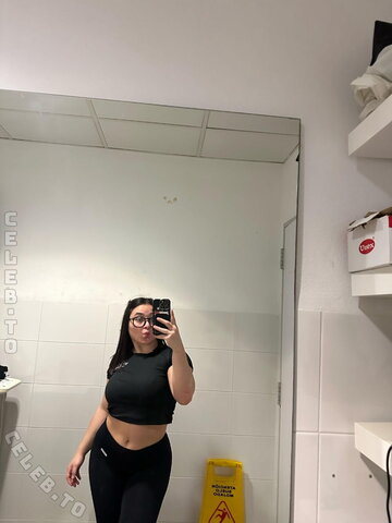 Ilaais nude photo 10