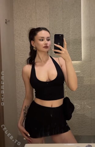 Ilayda Üstün nude photo 7