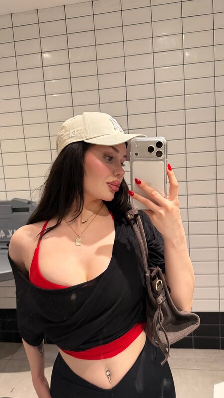 İlayda Türküstün nude photo 4
