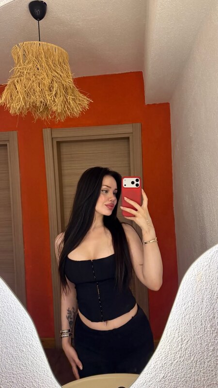 İlayda Türküstün nude photo 5