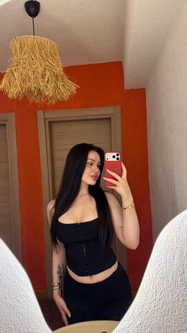 İlayda Türküstün nude photo 4