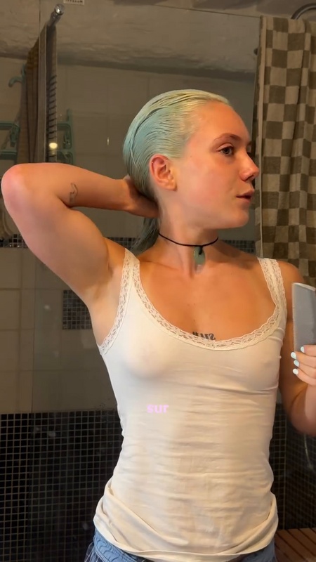 Ilovehercrookedteeth nude photo 5
