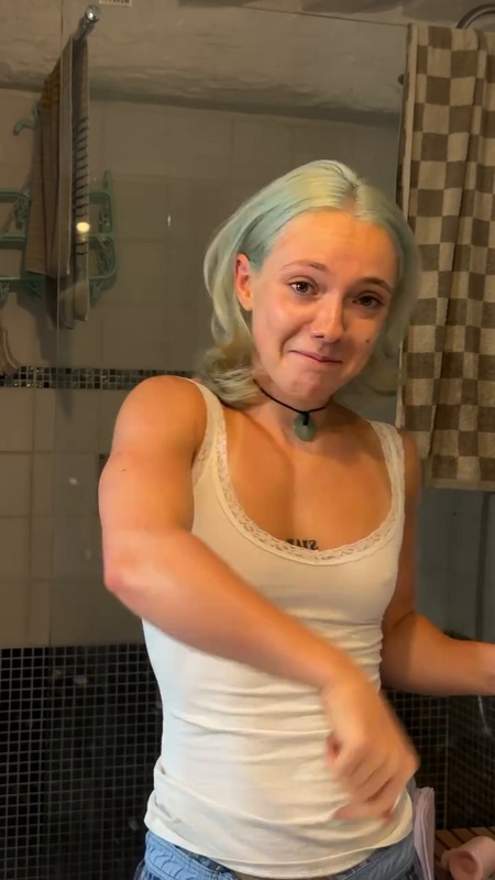 Ilovehercrookedteeth nude photo 9