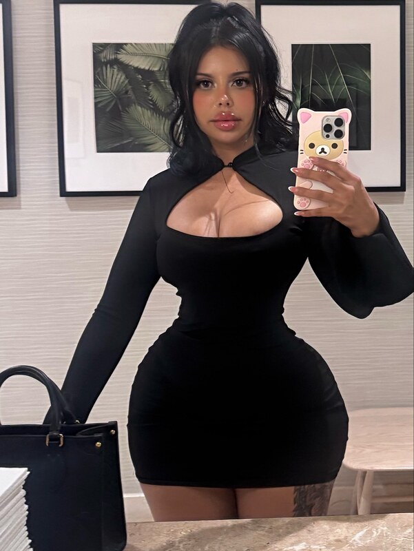 Iluvcinnie nude photo 2