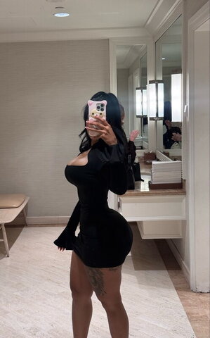 Iluvcinnie nude photo 4