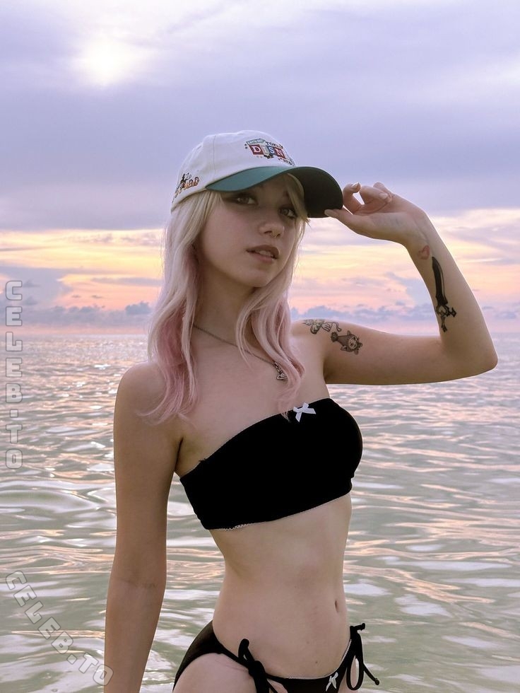 iluvmeww nude photo 2