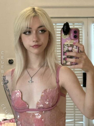 iluvmeww nude photo 9