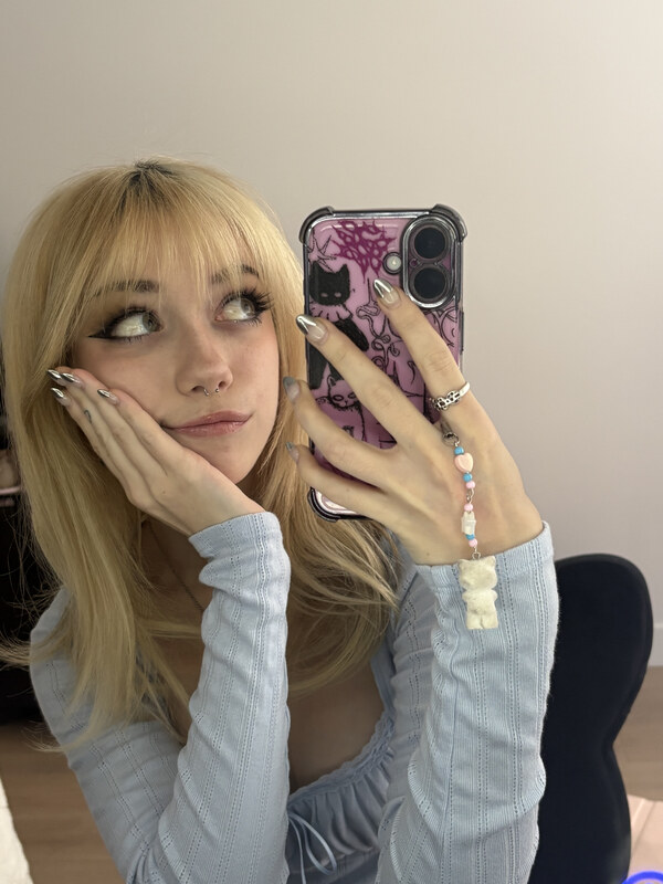 iluvmeww nude photo 2