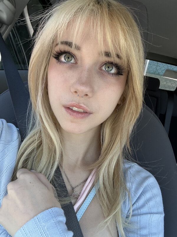 iluvmeww nude photo 12