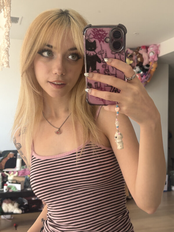 iluvmeww nude photo 3