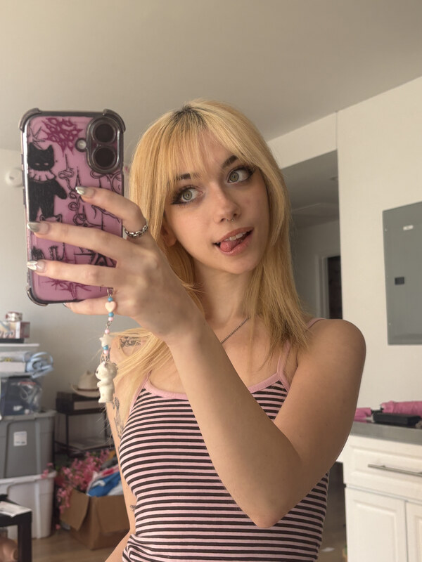 iluvmeww nude photo 5