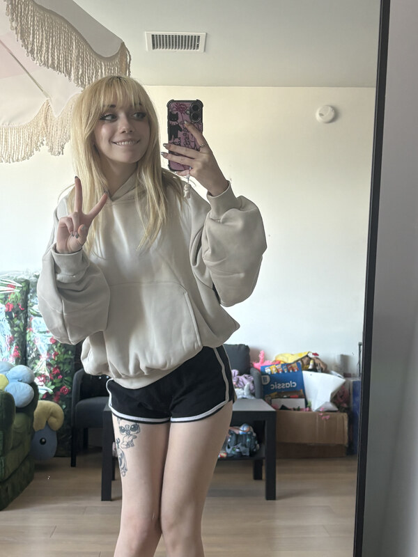 iluvmeww nude photo 5