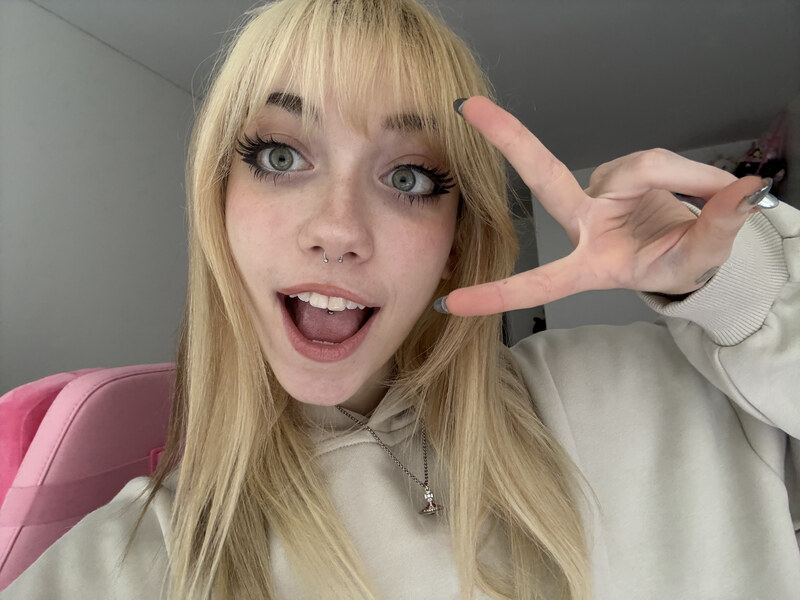 iluvmeww nude photo 14