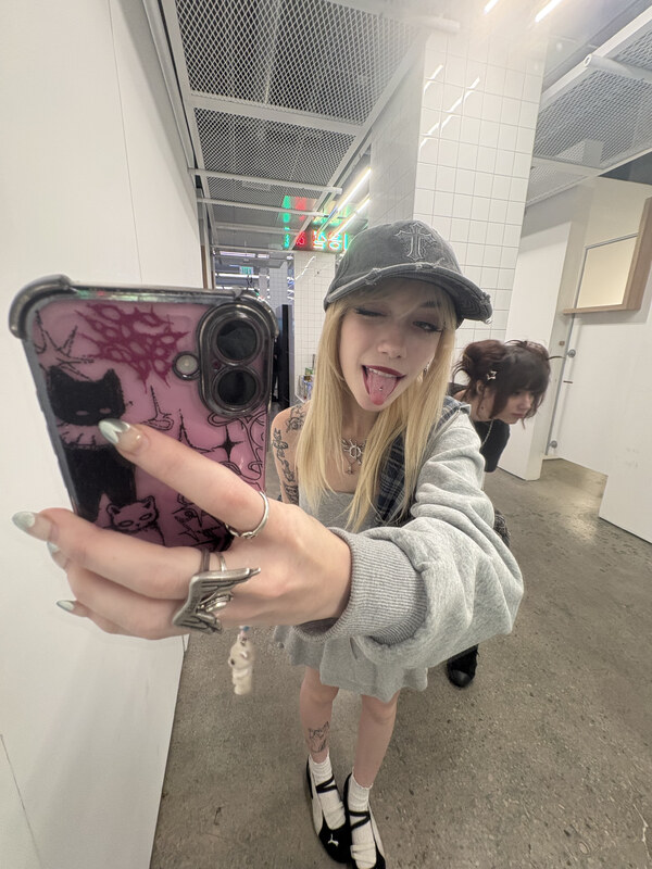 iluvmeww nude photo 2