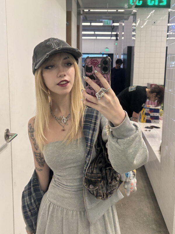 iluvmeww nude photo 11
