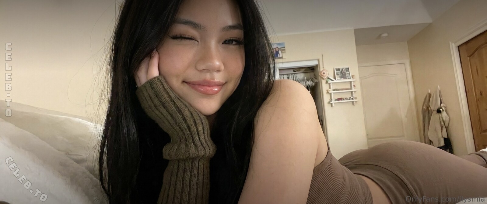 Ilys.mia nude photo 3
