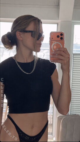 Imke Salander – Mirror selfie