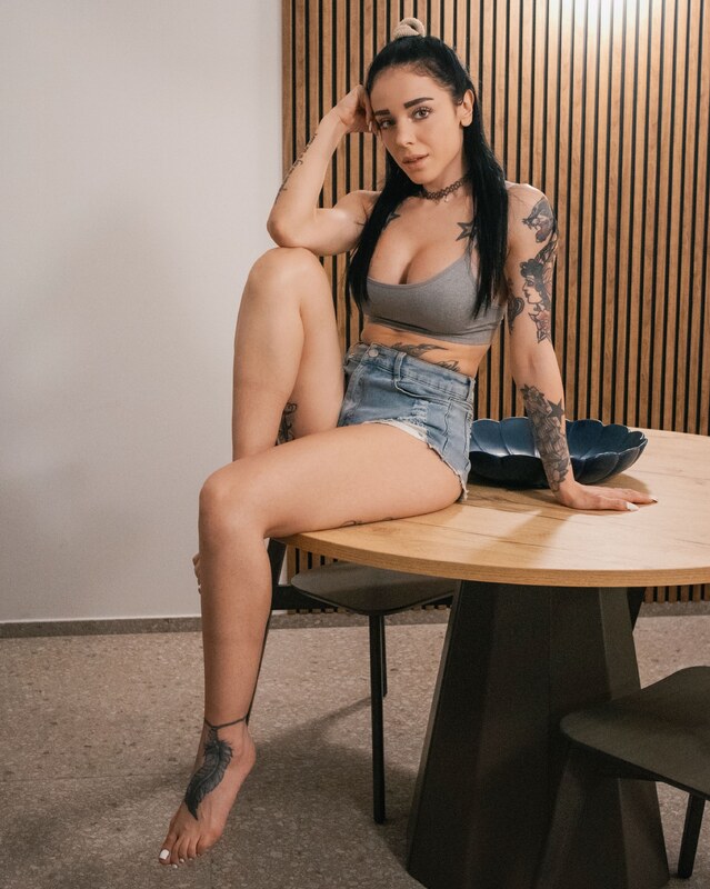 ImViolet nude photo 3