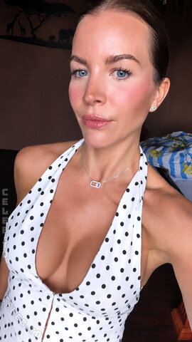 Ina Aogo Sexy (2 photos)