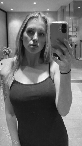 inaacoladaa nude photo 16