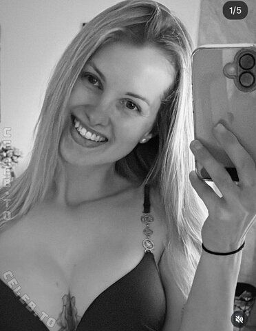 inaacoladaa nude photo 13