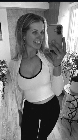inaacoladaa nude photo 12