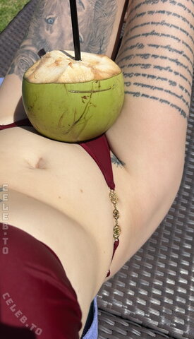 inaacoladaa nude photo 2