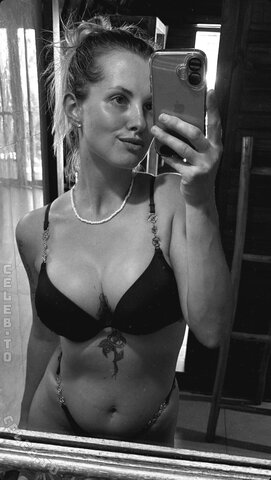 inaacoladaa nude photo 9